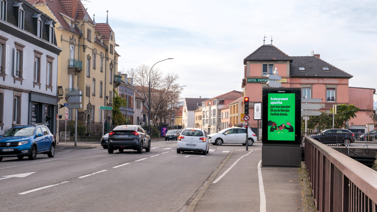 Affichage publicitaire JCDecaux pour le conseil national des barreaux à Colmar 