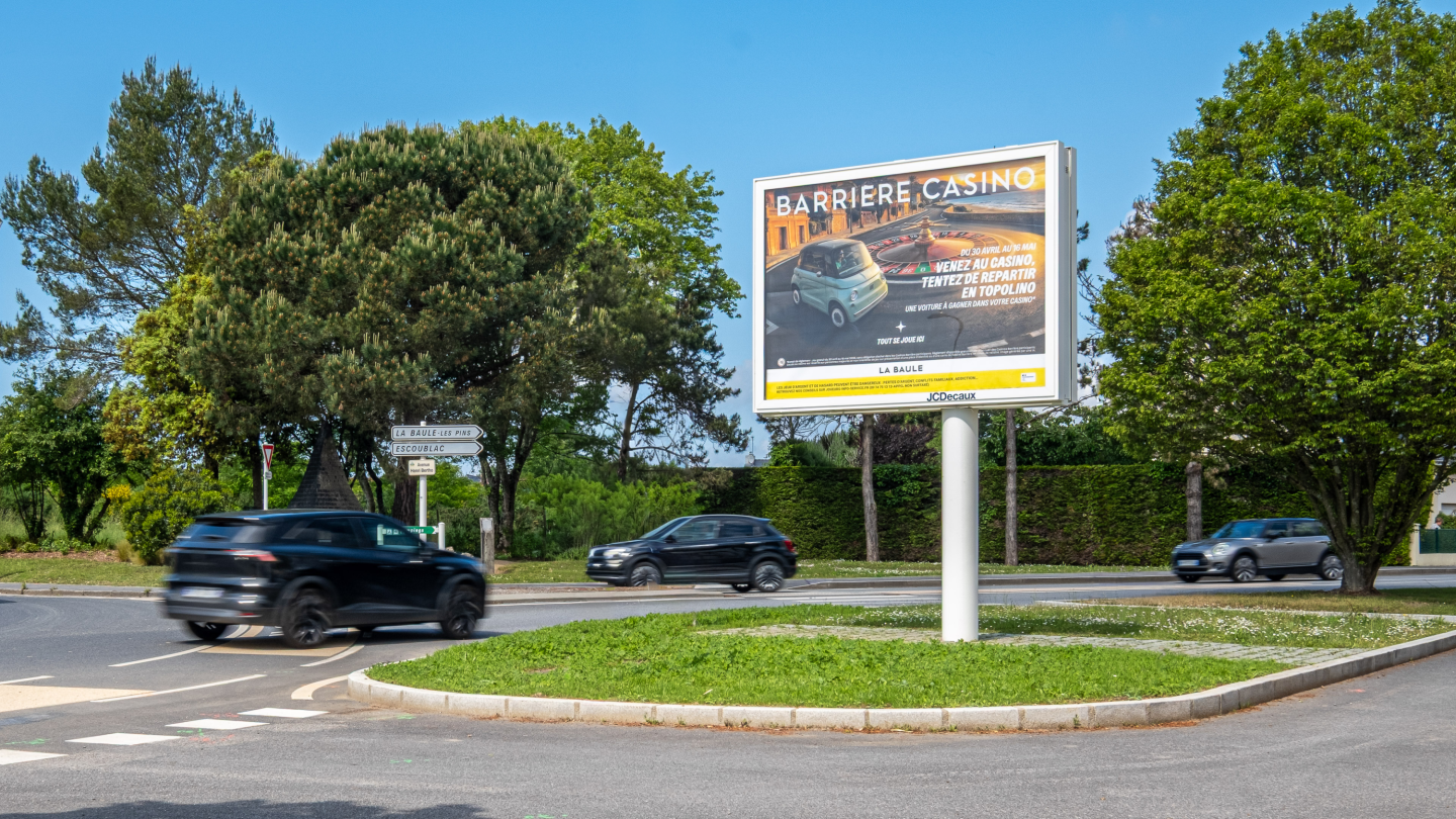 Une campagne d'affichage JCDecaux pour la FDJ à la Baule