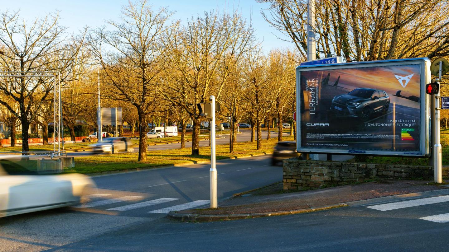 Une campagne d'affichage pour Seat sur un 8m2 par JCDecaux à Limoges