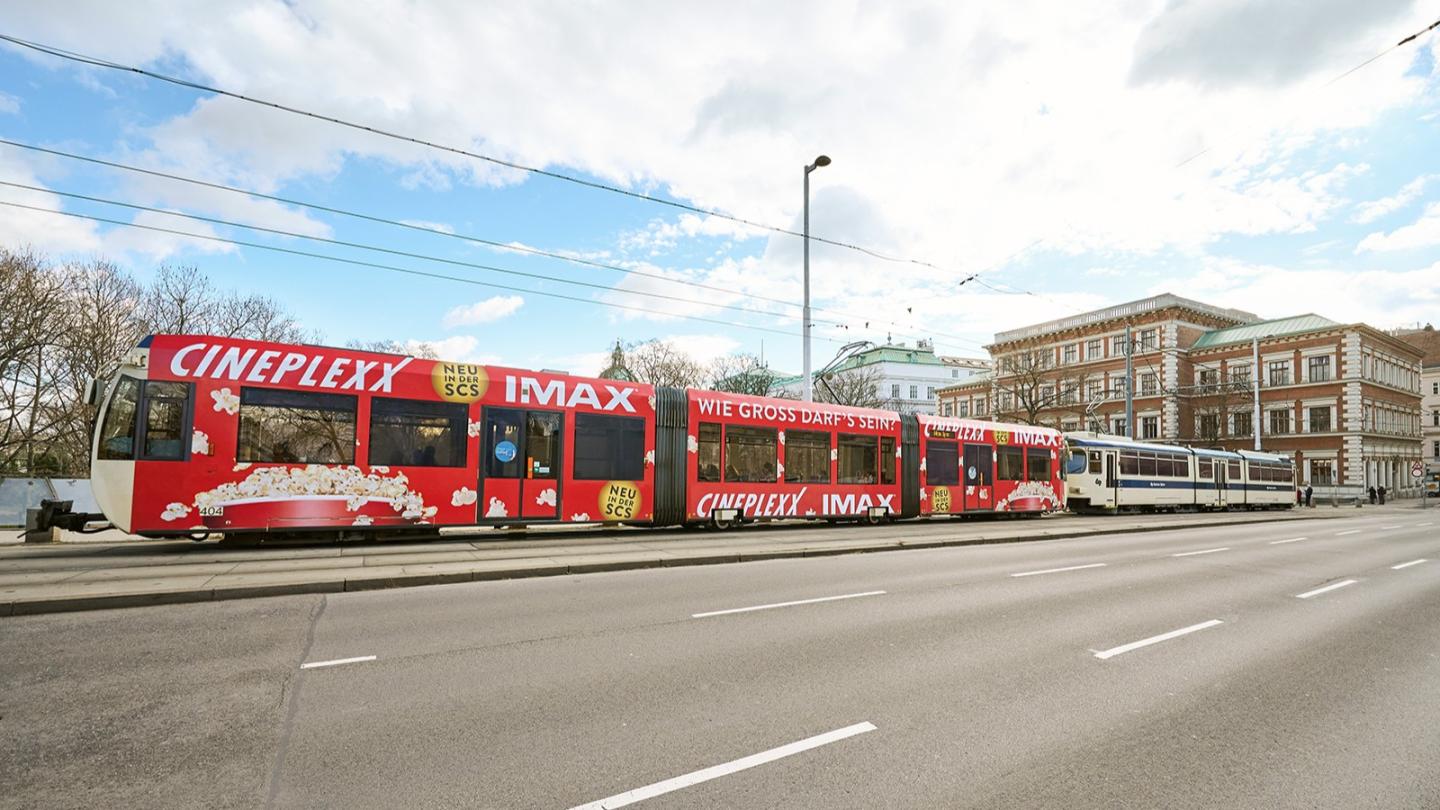 Cineplexx Werbung auf Badner Bahn 