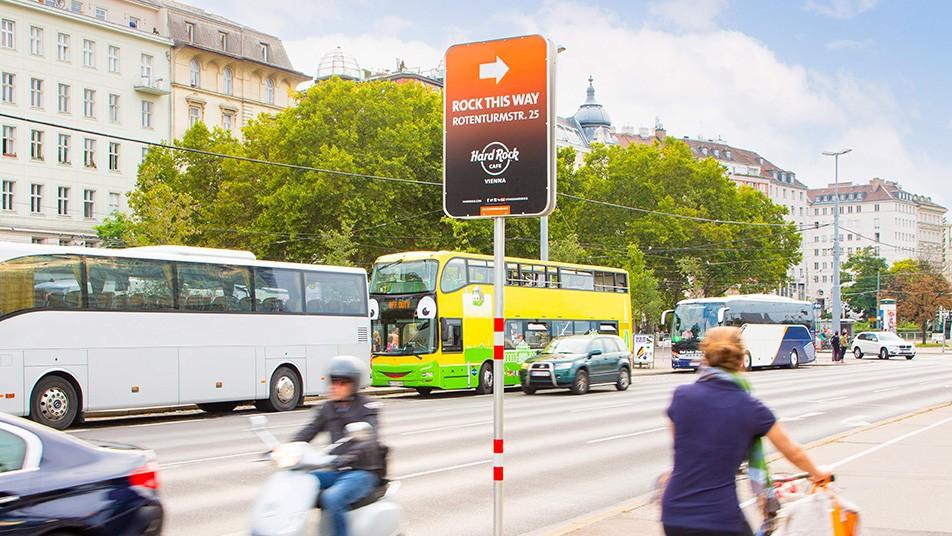 Stadtwerbung Hinweistafel