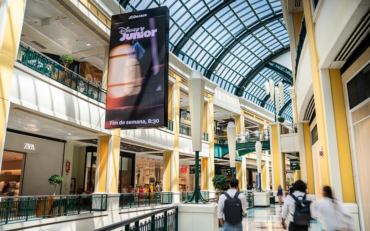 Digital Out-Of-Home DOOH