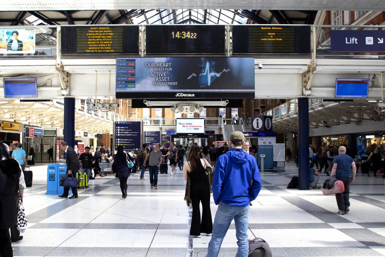 ALLIANZ GLOBAL INVESTORS JCDecaux UK