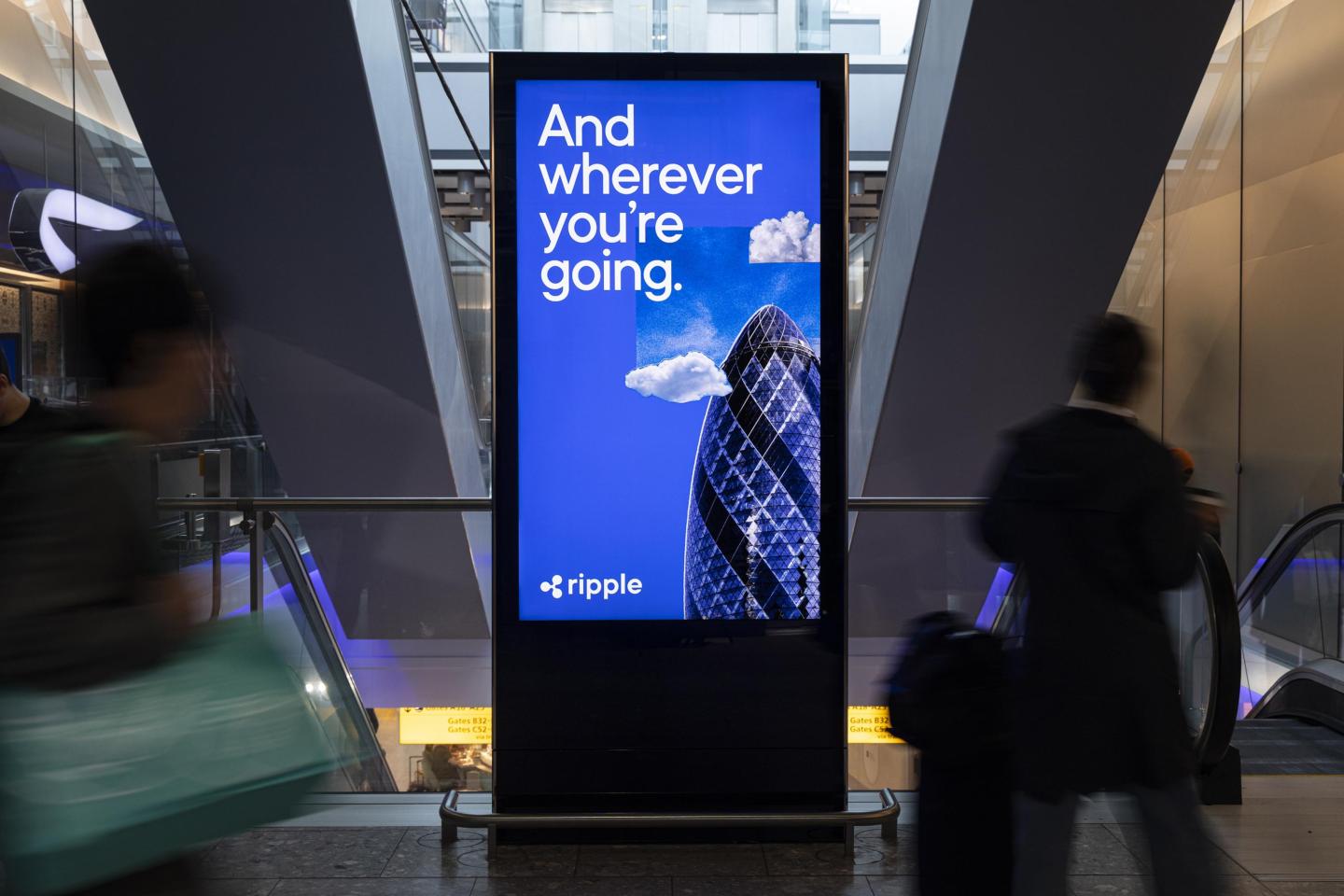 jcdecaux heathrow airport out of home d6 ad
