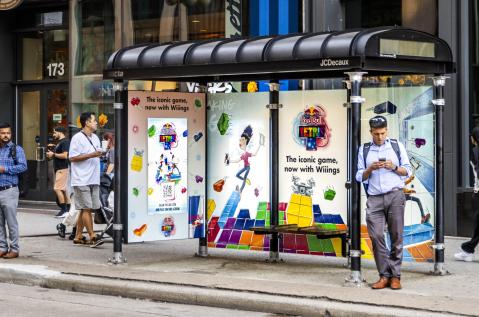Red Bull x Tetris OOH Advertising Campaign on JCDecaux Static Bus Shelter in Chicago