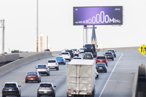 Comcast JCDecaux Digital Billboard Chicago Advertising