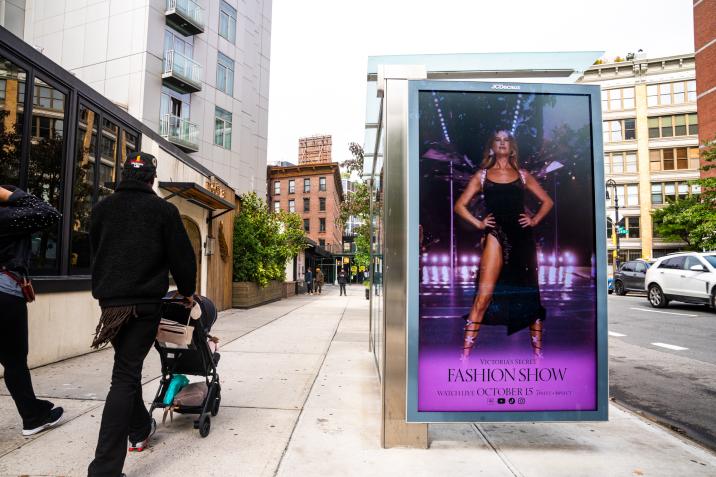 Live Stream Victoria's Secret NYC Bus Shelter JCDecaux OOH Advertising