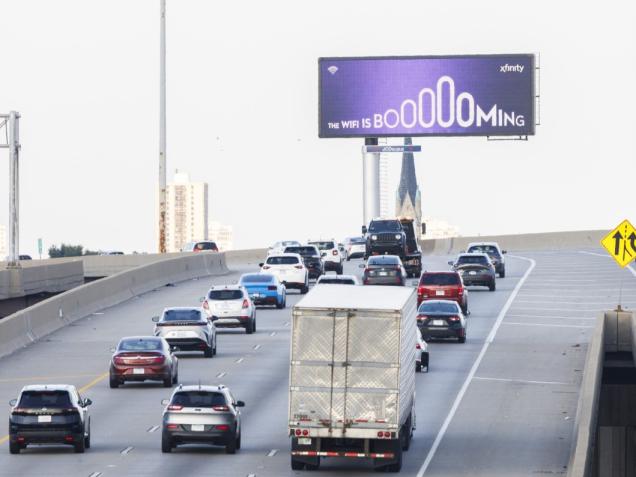 Comcast JCDecaux Digital Billboard Chicago Advertising