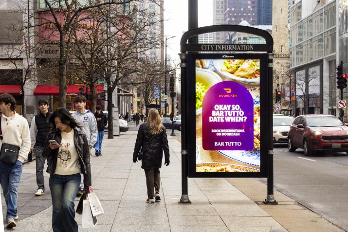 Door Dash Street Furniture Chicago Advertisement JCDecaux