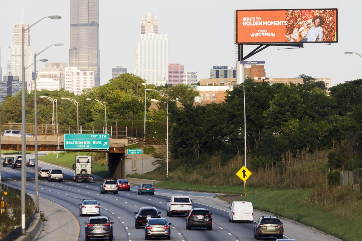 Wisconsin Tourism OOH JCDecaux Advertising Digital Billboard Chicago