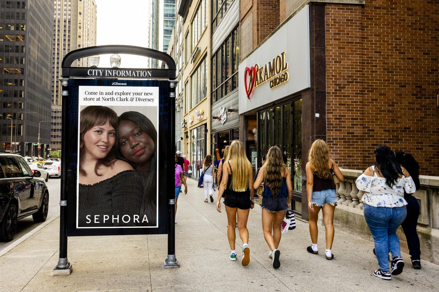 Store Opening Chicago JCDecaux OOH Advertising