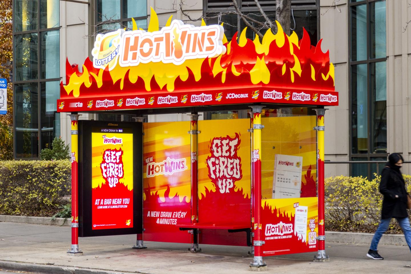 Illinois Lottery Hot Wins OOH Advertising Campaign on JCDecaux Digital Bus Shelter in Chicago