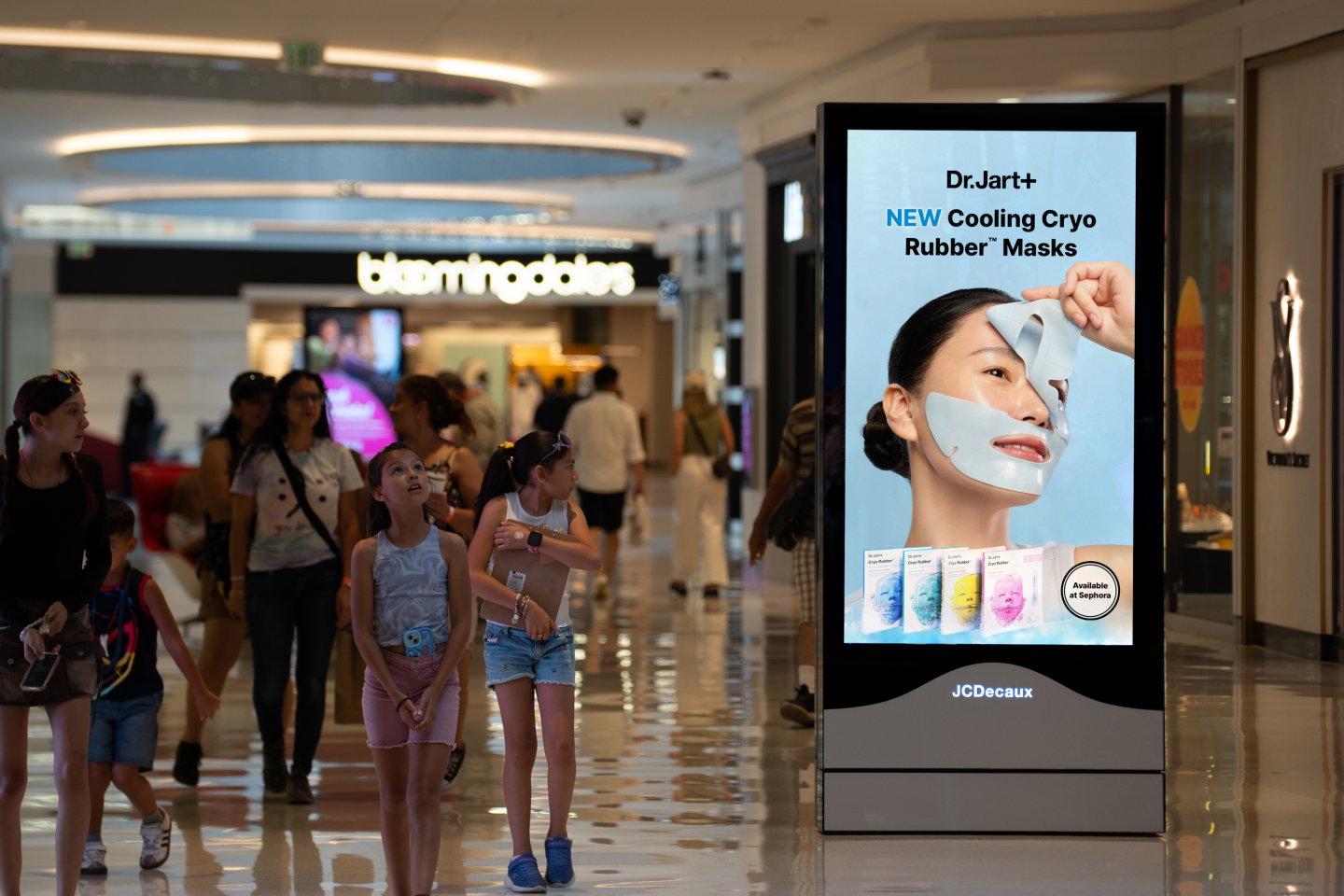 Estee Lauder Beverly Hills JCDecaux Malls OOH Advertising