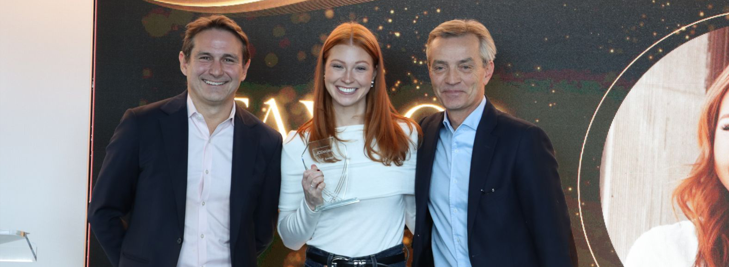 Taylor McCoy poses with co-CEOs upon receiving JCDecaux's Transparency award at the 2025 VIP Awards Ceremony