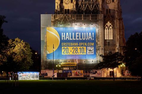 OOH Wien - Erste Bank am MEGAgerüst Votivkirche